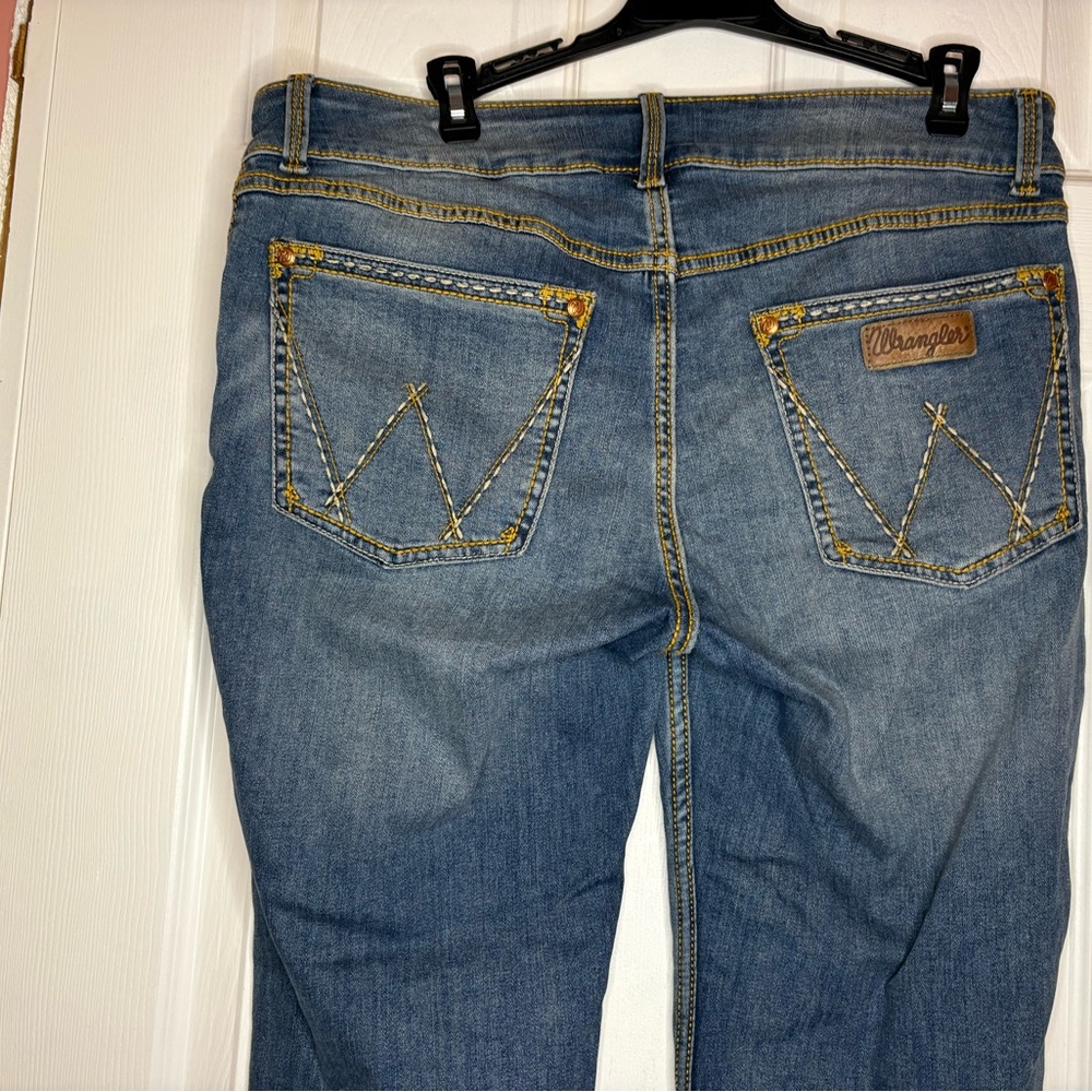 Wrangler Women's Boot Cut Jeans in Classic Blue Vintage Pocket